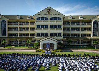 The school directors led staff and students in mourning and fell silent for 89 seconds in remembrance. The ceremony concluded with the Royal Anthem ‘Sansoen Phra Barami’. In deep reverence, Satit Udomseuksa School remembers His Majesty King Bhumibol Adulyadej. May his symbol of eternal inspiration and spirit rest in peace in heaven.
