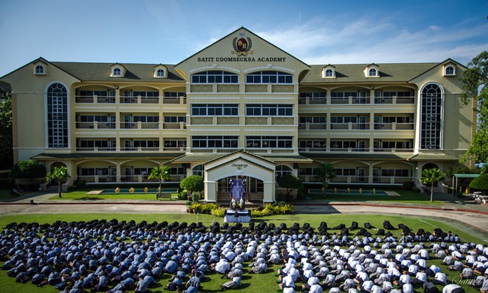 The school directors led staff and students in mourning and fell silent for 89 seconds in remembrance. The ceremony concluded with the Royal Anthem ‘Sansoen Phra Barami’. In deep reverence, Satit Udomseuksa School remembers His Majesty King Bhumibol Adulyadej. May his symbol of eternal inspiration and spirit rest in peace in heaven.