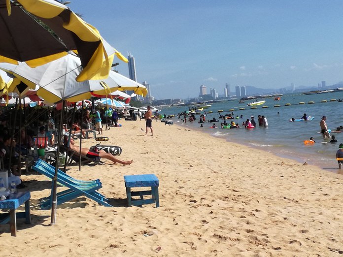Pattaya and Jomtien Beaches were packed with foreign and Thai tourists over the Chulalongkorn Day holiday weekend.