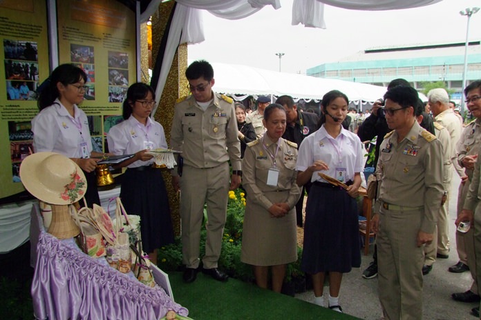 Local artisans, government offices and private groups combined to create a Chonburi exhibition detailing and honoring the life of HM the late King Rama IX before his cremation.