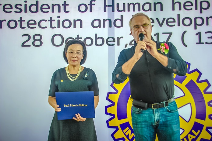 Before the show, Germany’s Ewald Dietrich, founder and president of the Human Help Network, shown here with HHN Thailand Director Radchada Chomjinda, was awarded the Rotary’s Paul Harris Fellowship for his worldwide social work.