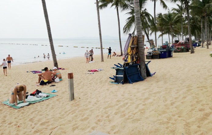 Despite the assertions of chair and umbrella vendors, Jomtien Beach was buzzing with activity on “no chair Wednesday”.