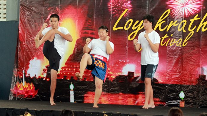 Thai teacher K. Wan and some helpers gave a demonstration of Muay Thai.