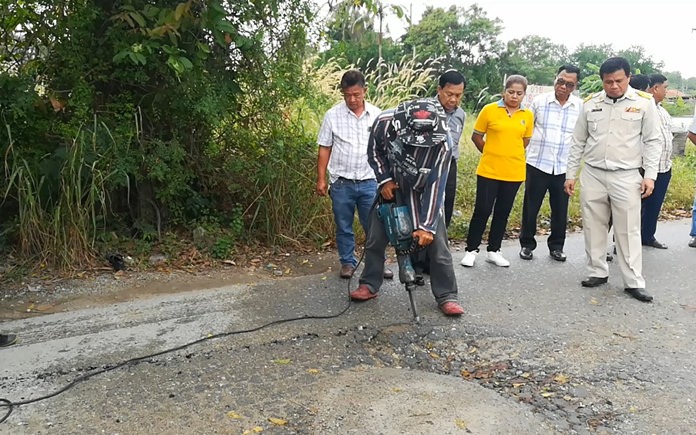 Sub-district Mayor Pinyo Homklan and top deputies were on hand as workers from the Chonburi Engineering Department began ripping up the old pavement.