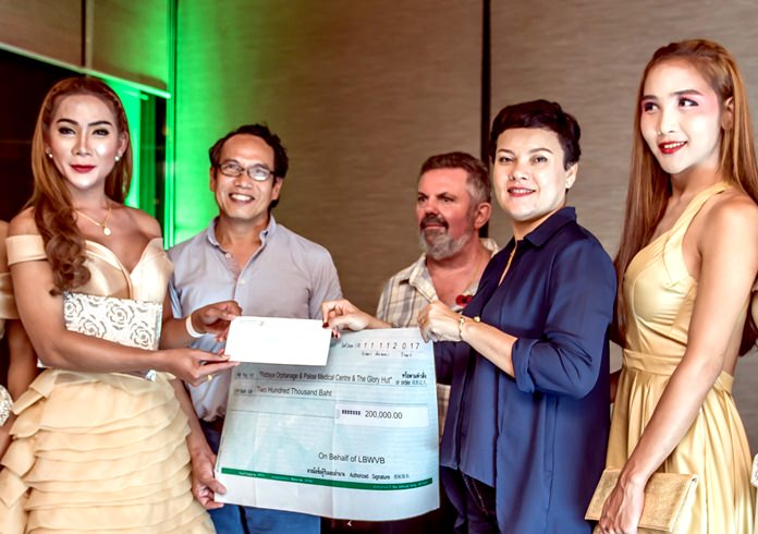 The Glory Hut representatives received 200,000 baht to support their facilities and running costs.