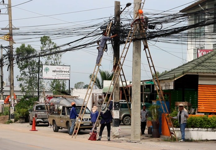 The Provincial Electricity Authority was called out to move a power pole on Pornprapanimit Soi 19 because residents complained it looked ugly outside their local convenience store.