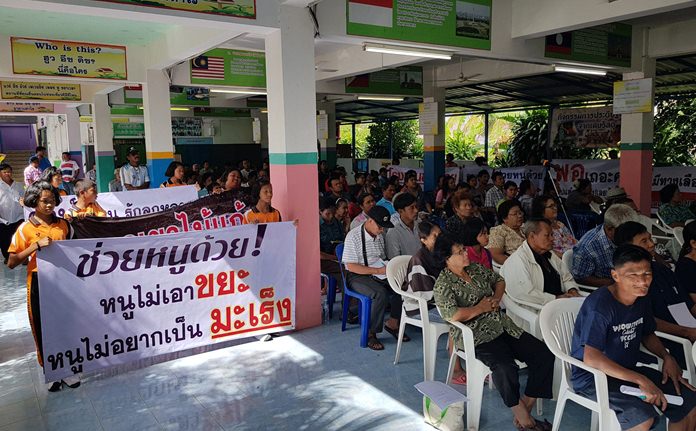 Residents enlisted the help of cute little schoolchildren to march in holding signs to get their point across: (Pattaya City) build your new dump elsewhere.