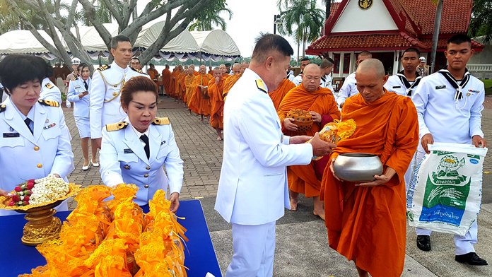 Vice Adm. Sukiti Sa-ngiemphong leads officers, enlisted personnel and local government officials in giving alms to 89 monks from nine area temples at Prince Chumphon Public Park to make merit for Father’s Day.