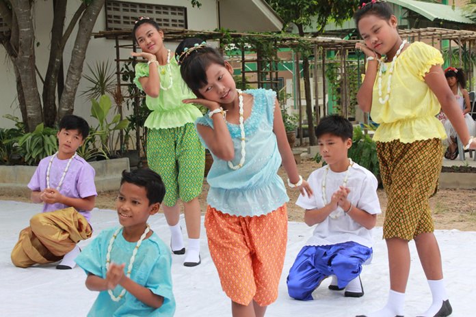 Children from the CDPC, the HHN and the Drop In center perform a welcoming recital which included traditional Thai dance, Hawaiian hula dances, and singing.