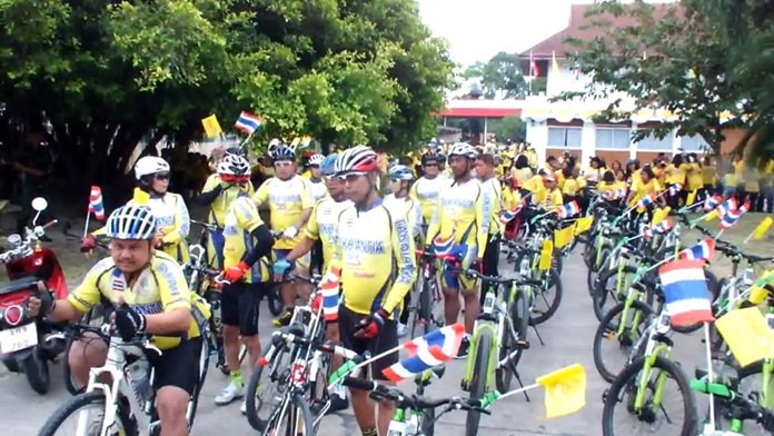 In Takhiantia, people promoted environmental conservation through cycling, with a parade of more than 300 bikes.