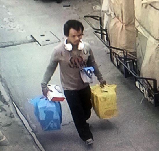 This thief has been victimizing phone shops at Pattaya’s Avenue galleria.