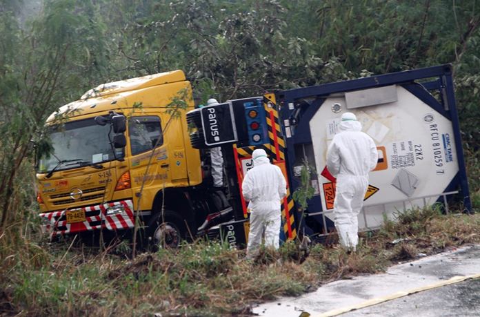 A chemical spill caused by an overturned truck shut down one lane of traffic on Highway 36.