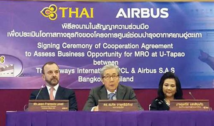 Deputy Prime Minister Somkid Jatusripitak chairs the signing ceremony of a memorandum of understating (MoU) between Thai Airways International Public Company Limited and Airbus.