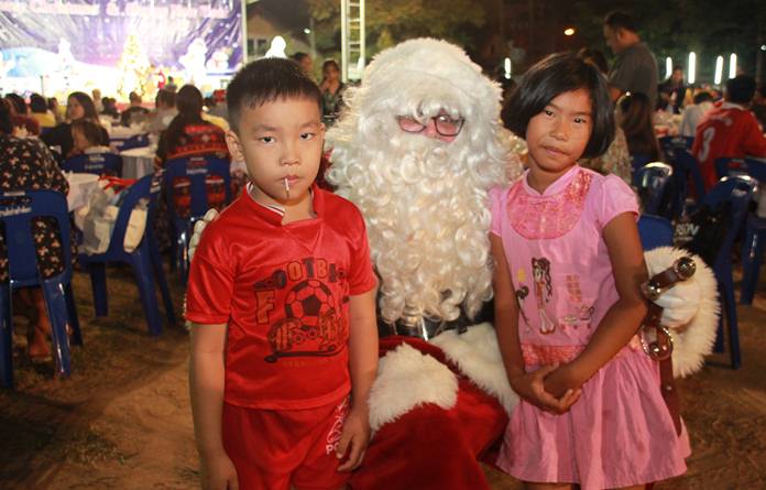 Santa arrives at the Pattaya Orphanage to give out more presents!