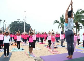 About 200 people did yoga on Jomtien Beach to raise awareness of the country’s new beachfront smoking ban.
