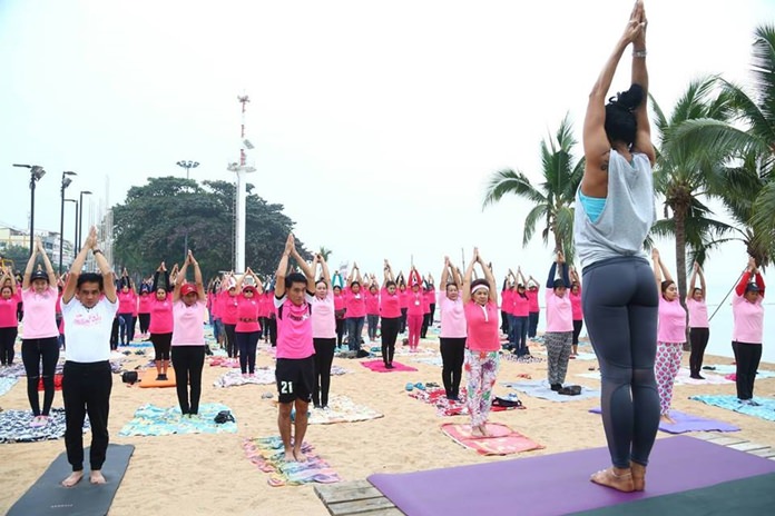 About 200 people did yoga on Jomtien Beach to raise awareness of the country’s new beachfront smoking ban.