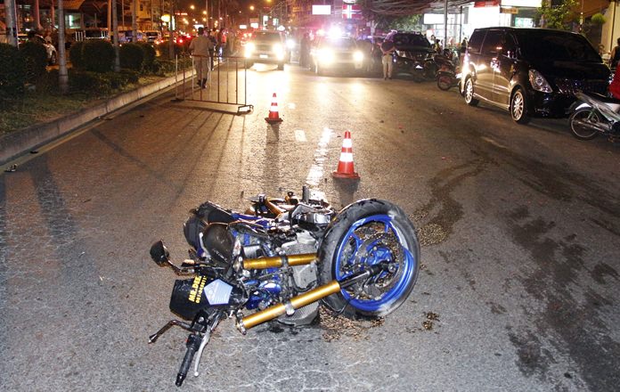 Three people died when a Russian motorcyclist ran into a South Korean pedestrian in Pattaya.