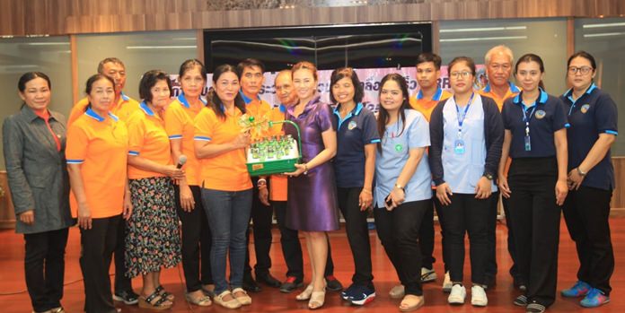 Public Health Department Director Kanrapa Mukdasanit (center) prepares to brief Pattaya Surveillance Rapid Response Team members on wintertime diseases to help them curb the spread of the flu.