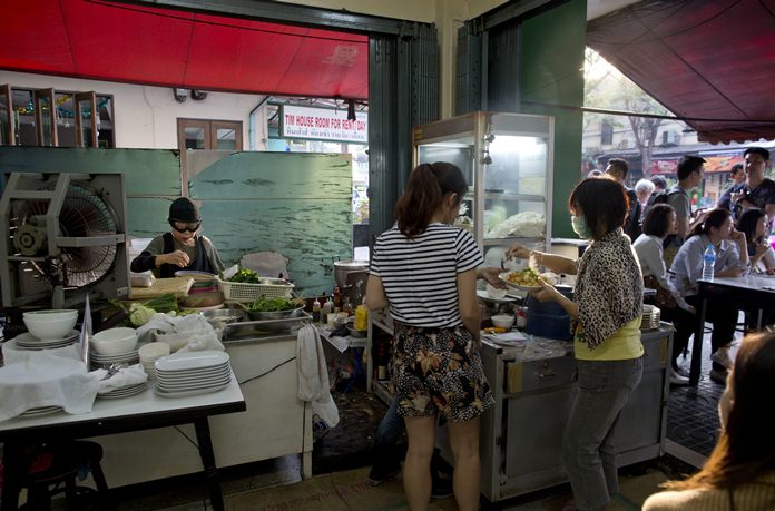 Customers wait outside as Jay Fai cooks in Bangkok. (AP Photo/Gemunu Amarasinghe)