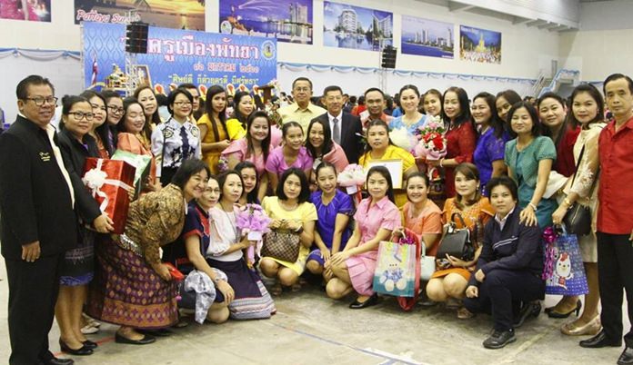 Pattaya Mayor Anan Charoenchasri (center) poses with some of the area’s top teachers during the Teacher’s Day event at the Indoor Athletics Stadium, Eastern National Sports Training Center.