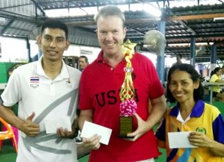 Tournament winner Darren Chatwin (center) poses with runner-up Sue Bryant and third placed ‘Boy’.