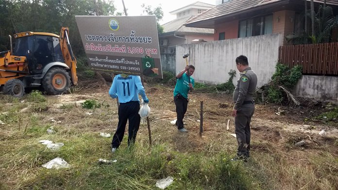 For the second time in four months Nongprue workers have had to clear Pattanakarn Road of illegally dumped trash.