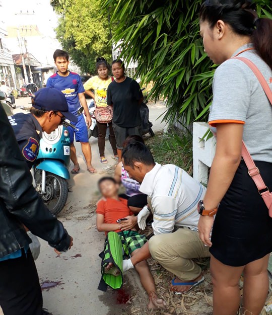 Central Pattaya residents are calling for signs or a speed bump to be installed at a dangerous intersection where a child recently was hit by a motorbike.
