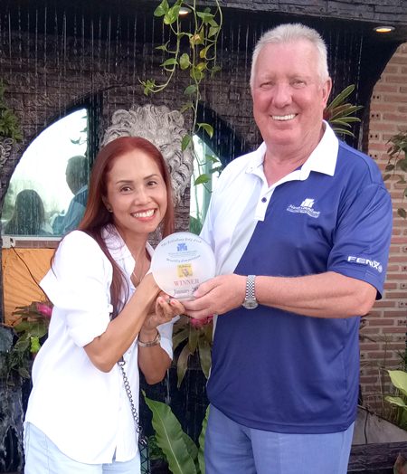 Miss Yen (left) was the ladies monthly mug winner.