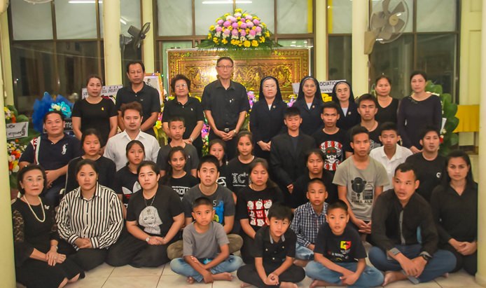 Fr. Weera Pangrak, Director of Pattaya Orphanage, and Radchada Chomjinda, Director of the HHN Foundation Thailand, led executives, staff, and orphans to said goodbye to Thananat Chaiwat.