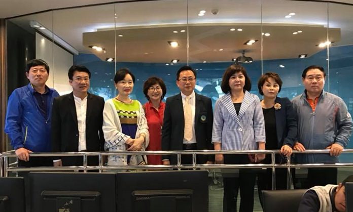 Pattaya City Councilman Sinchai Wattanasartsathorn and other staffers greet Kim Eun Su, chairman of the Suwon City Council, and other board members at city hall.