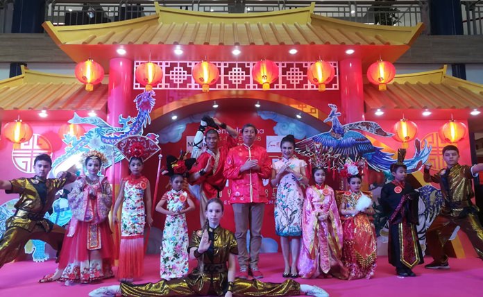 Kwanchai Boonaree, the general manager of Central Marina, hosts the ‘Marina the Great Chinese New Year 2018’.