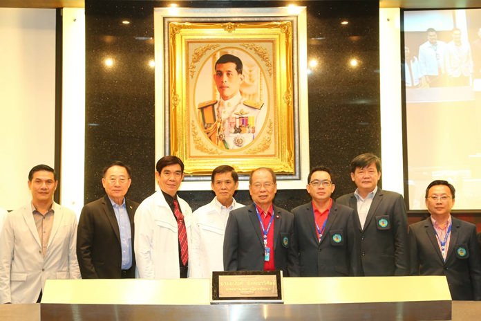 Anan Ankanawisan, chairman of the Pattaya Council recently welcomed Sub. Lt. Warin Dejcharoen, Bangkok councilor and vice chairman of the Analysis Committee of Solid Waste Management for Cost-effective Methods and committee members to Pattaya City Hall.
