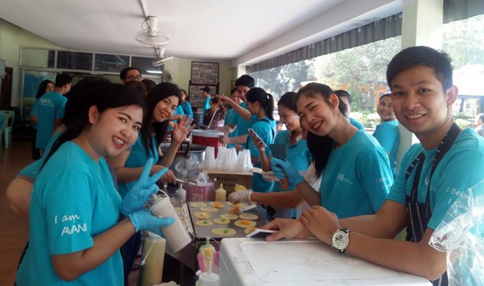The Avani Pattaya Resort & Spa brought its top-notch chefs to the Karunyawet Home for the Disabled to provide lunch and sweets as part of the hotel’s community service project.