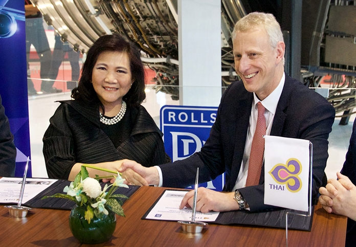 Usanee Sangsingkeo (left) THAI’s Acting President and Chris Cholerton (right) President, Civil Aerospace Division, Rolls-Royce Co., Ltd., recently signed an MOU for Trent XWB Engine Development Testing at the Singapore Air Show.