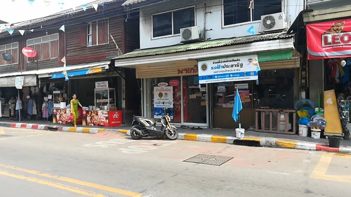 A growing number of Pattaya residents say the baht-bus stops the military ordered built are a waste of money and don’t correspond to how people actually use public transport.
