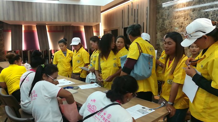 The meeting was the last chance for new masseurs and masseuses to register this year to provide service on Pattaya Beach.