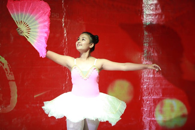A Year 9 student demonstrates her impressive ballet skills.