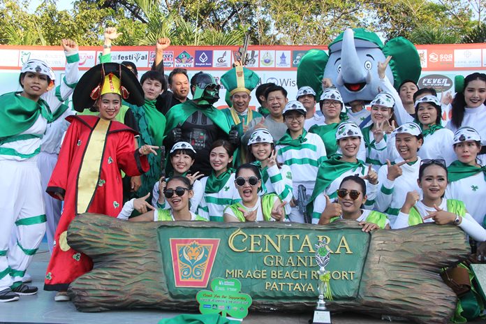 Despite it being a blistering hot afternoon, several hundred locals and expats, young and old, gathered at Alcazar Theater for the start of the 2018 Pattaya St. Patrick’s Day Parade. Parade organisers were once again honoured to welcome back His Excellency Brendan Rodgers, Ambassador at the Embassy of Ireland in Bangkok. Trophies were awarded for the winners of the Best Decorated Float category, which this year went to Centara Grand Resort. 