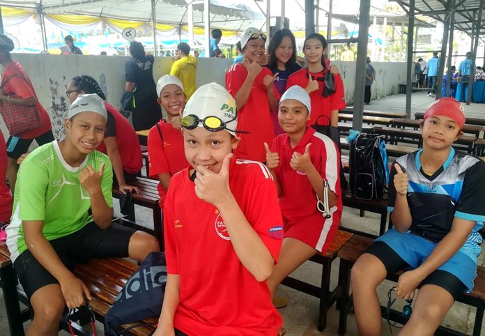 Young swimmers pose for a photo during the 2-day Pattaya meet.