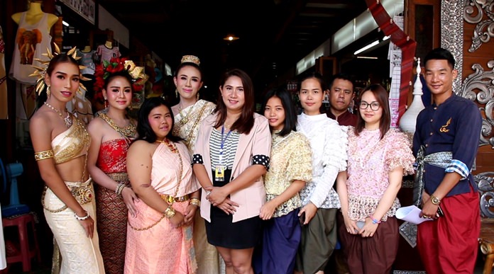 Visitors who wear traditional Thai costumes to the Pattaya Floating Market this month will get a free boat tour as the tourist attraction promotes historical culture as seen on a popular television program.