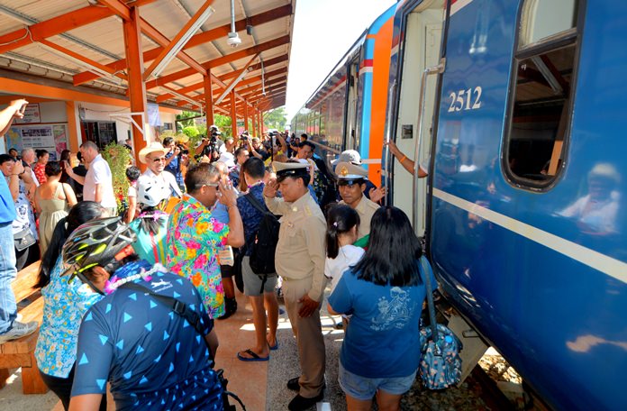 Pattaya officials welcomed the first weekend train aimed at funneling Bangkokians to Eastern Seaboard tourist attractions.