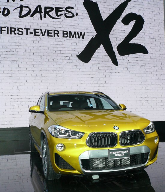 BMW X2.