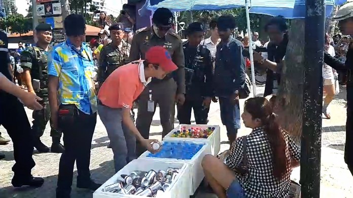 Five street vendors were arrested for allegedly selling alcohol without a license during Pattaya’s Songkran finale.