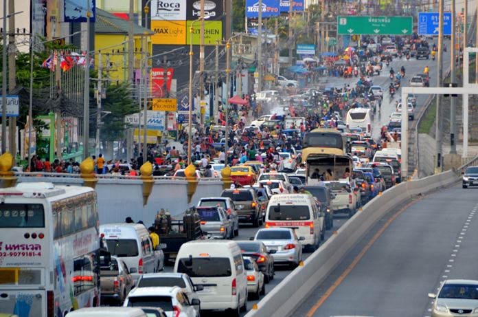 Sukhumvit Road had a sea of people and vehicles.