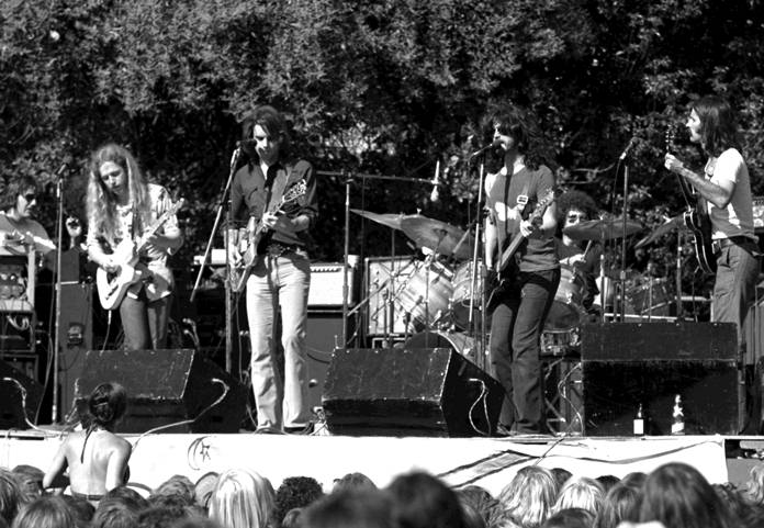 Kingfish performing in El Camino Park, Palo Alto, California, on June 8, 1975. (Left to right): Barry Flast, Robbie Hoddinott, Bob Weir, Dave Torbert, Chris Herold, Matthew Kelly. (Photo/Dave Gans/Wikipedia)