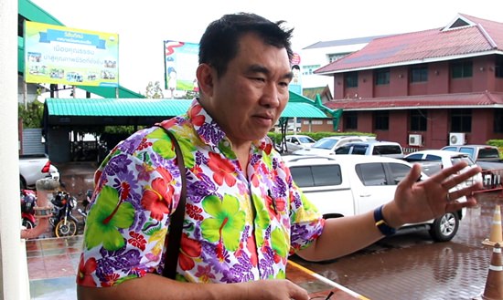 Director Surapon Krimprasert plans to hire a private trash hauler to serve Nongprue Zone 1.