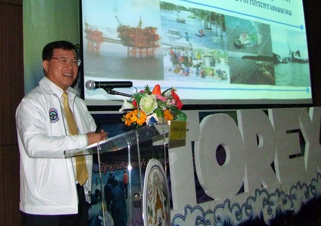 Deputy Transport Minister Pailin Chuchottaworn opened the meeting on prevention and response to oil spills. (CPRD)