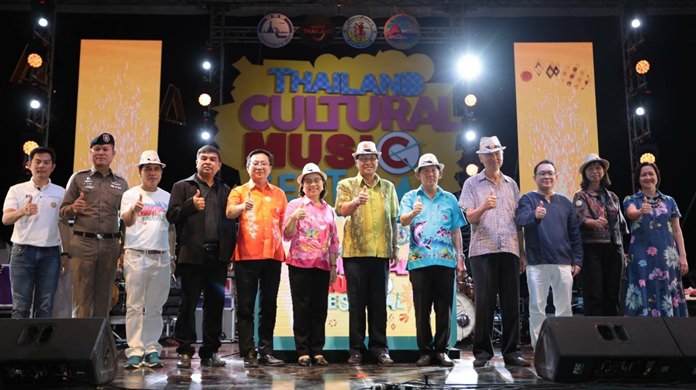 Chaichan Eaimcharoen, deputy governor of Chonburi, Pol. Maj. Gen. Anan Chareonchasri, the mayor of Pattaya and Sujitra Jongchansito, deputy governor for Products and Tourism Business Division joined for the opening of the Thailand Cultural Music Festival.