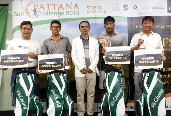 Jirapol Kemajaree (center), Golf General Manager at Pattana Golf Club & Resort, poses with the 4 first round winners.