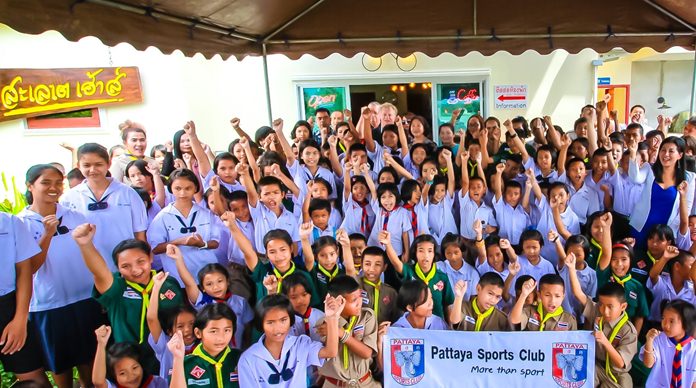 Chai Yo! The students give a hearty “Thank you” to the Pattaya Sports Club.